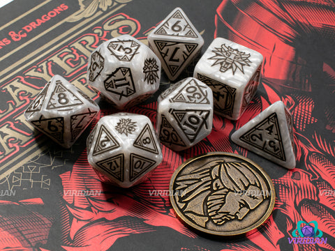 The Witcher Des Jdr Q-Workshop 85244 Dice Set Geralt U2013 Silver Sword The Witcher Des Jdr Q-Workshop 85244 Dice Set Geralt U2013 Silver Sword